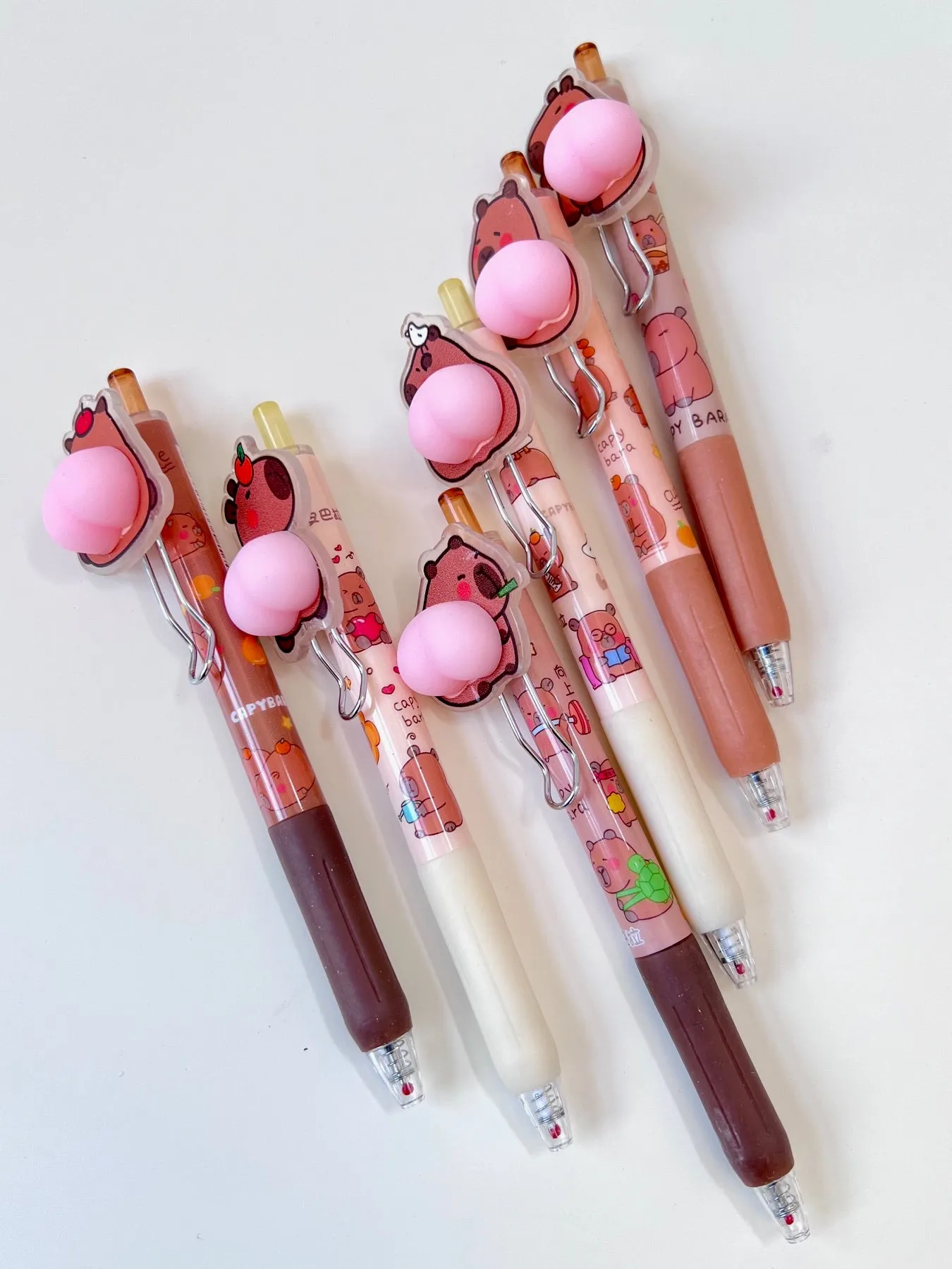 22643 CAPYBARA SQUISHY BUTT GEL PEN-36